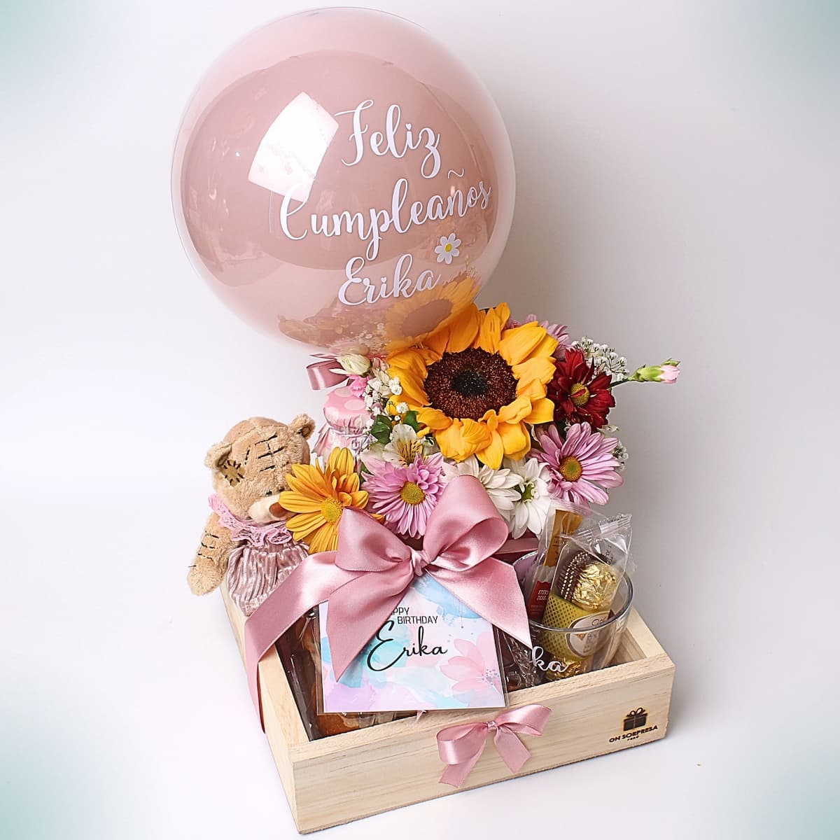 Desayuno Osito Enamorado con flores y peluche en Lima