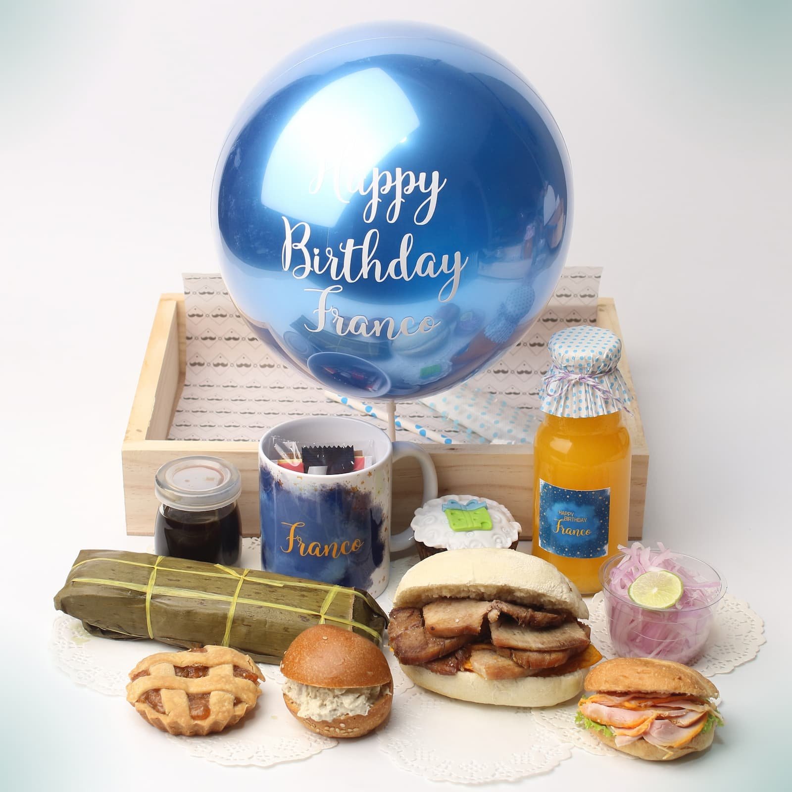Desayuno mañana criolla Desayuno Mañana Criolla con globo personalizado, taza con nombre, tamal, chicharrón y jugo néctar de frutas en Lima